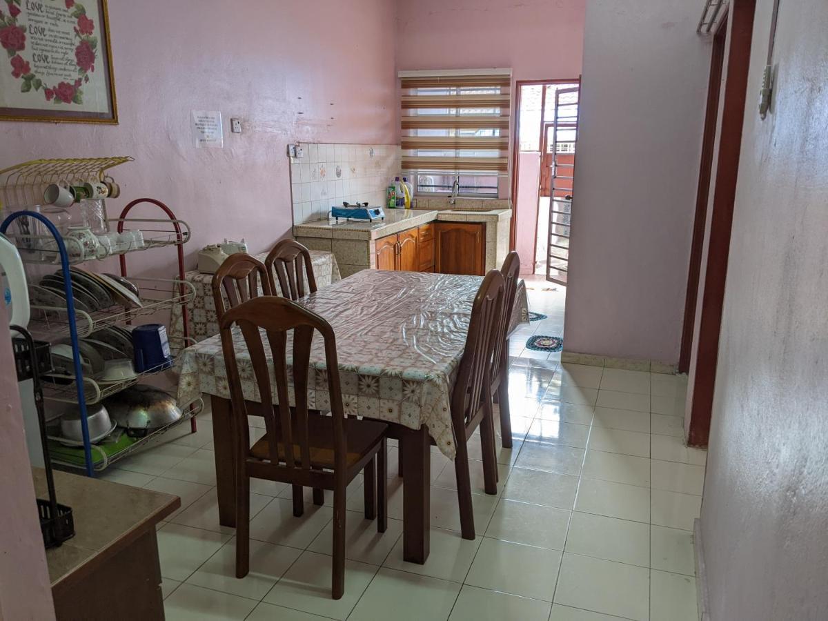 Aryani Homestay Kampong Kelemak Pokoj fotografie